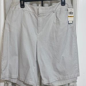 Dockers women’s size 16 striped shorts